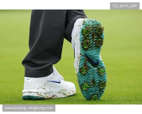 顶级球星是否都穿足球鞋揭秘不同场合与需求下的选择差异